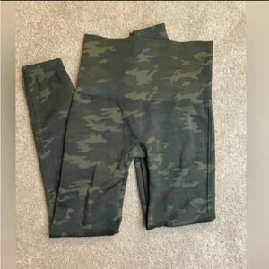 SPANX|| High waisted Green Camo leggings. Size Small. No flaws